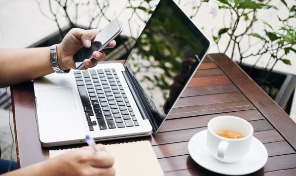 Специалисты на удаленке: кем можно работать из дома Специалисты на удаленке: кем можно работать из дома